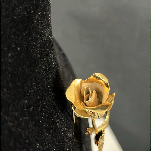 Vintage GIOVANNI Intricately Detailed Rose Brooch - Picture 3 of 6